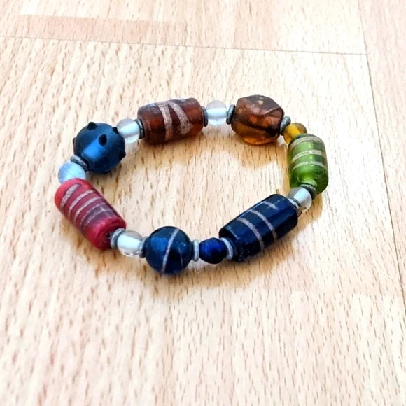 Handmade Friendship Bracelet in Pink, Green and White - Picture 2 of 3